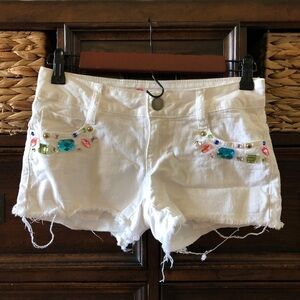 Decree white cutoff jean shorts with bejeweled pockets in size 1